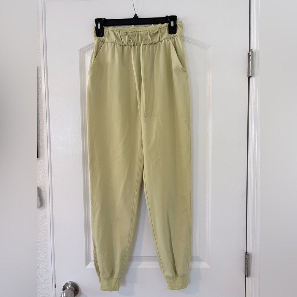 LIKE NEW Lululemon Stretch High-rise Jogger Full Length Finch Yellow - Picture 3 of 6